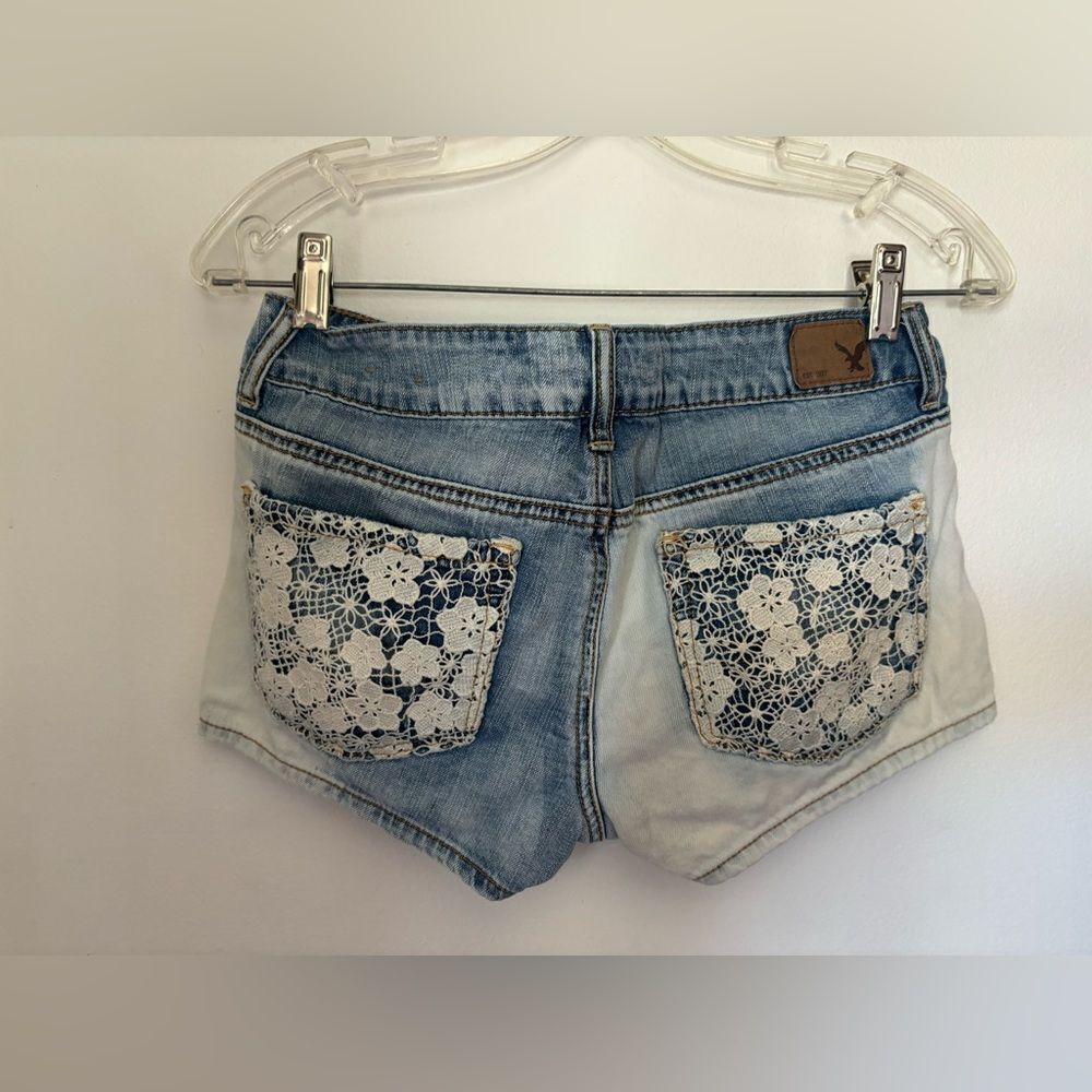 American Eagle Outfitters Shortie Denim Shorts Lace Applique Size 2 Light Blue - Picture 8 of 8